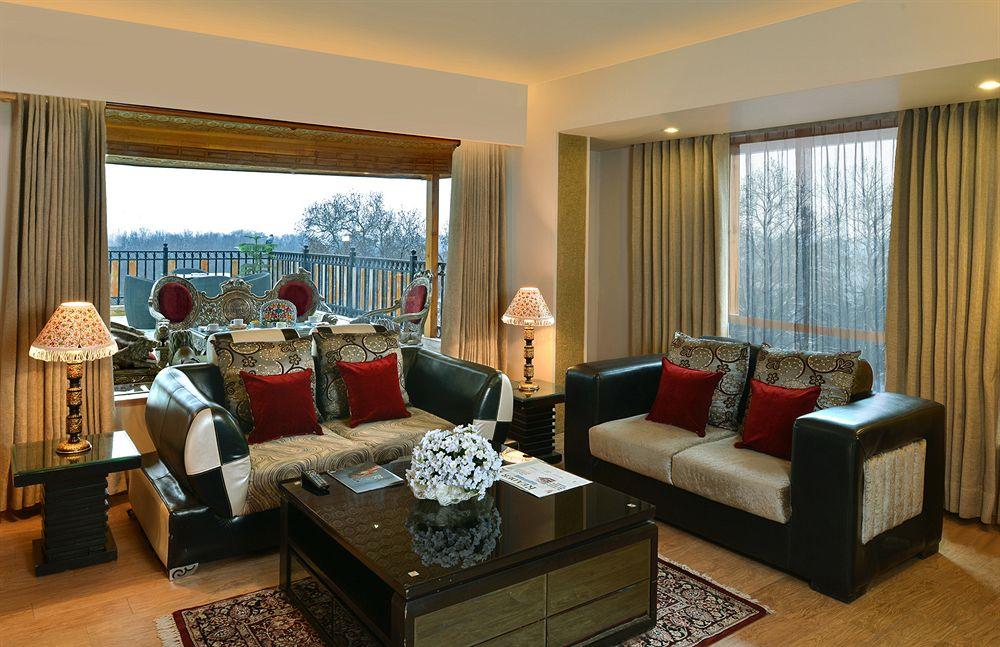 Golden Tulip Srinagar Hotel Exterior photo