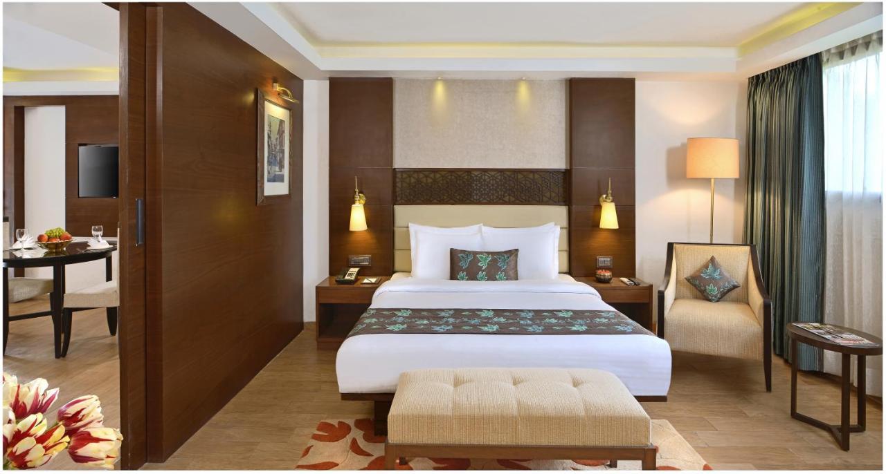 Golden Tulip Srinagar Hotel Exterior photo