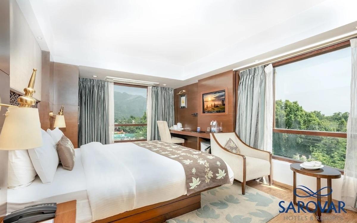 Golden Tulip Srinagar Hotel Exterior photo