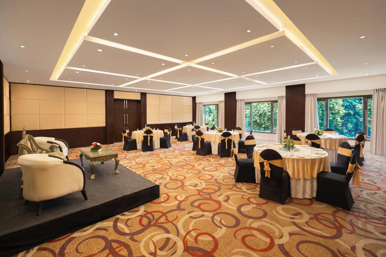 Golden Tulip Srinagar Hotel Exterior photo