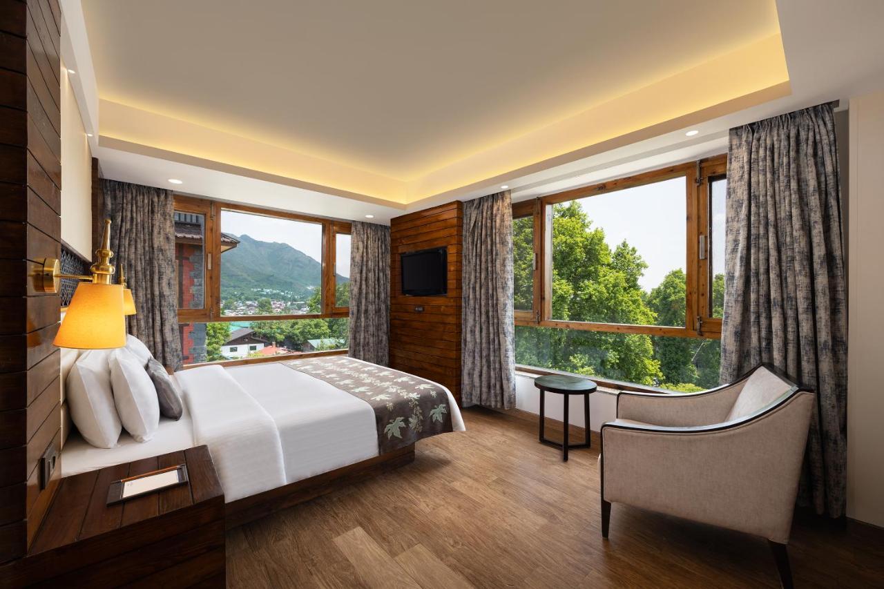 Golden Tulip Srinagar Hotel Exterior photo