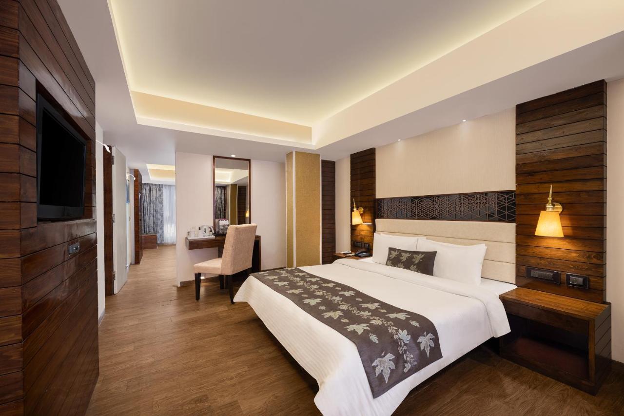 Golden Tulip Srinagar Hotel Exterior photo