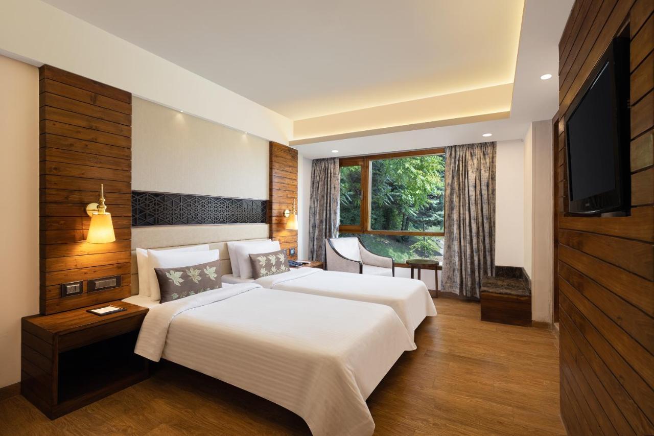Golden Tulip Srinagar Hotel Exterior photo