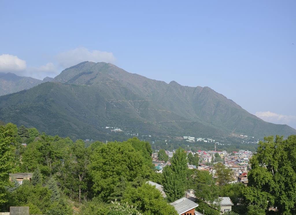 Golden Tulip Srinagar Hotel Exterior photo