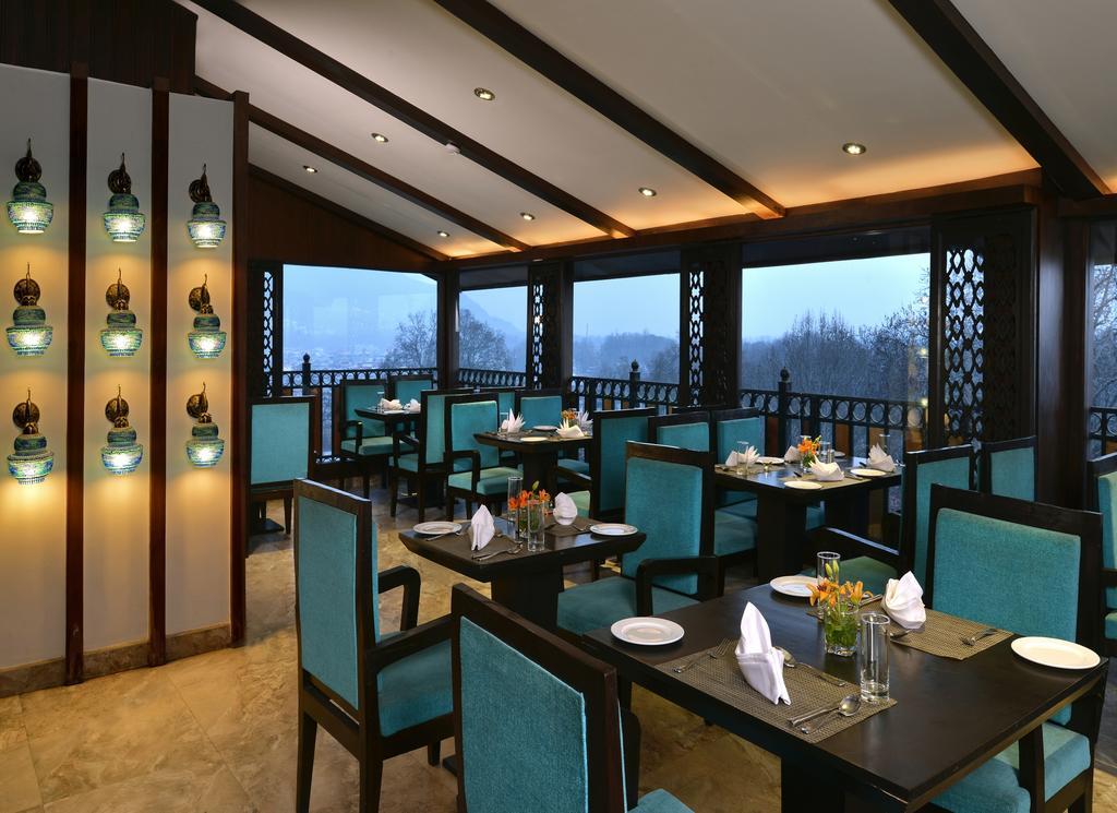 Golden Tulip Srinagar Hotel Exterior photo