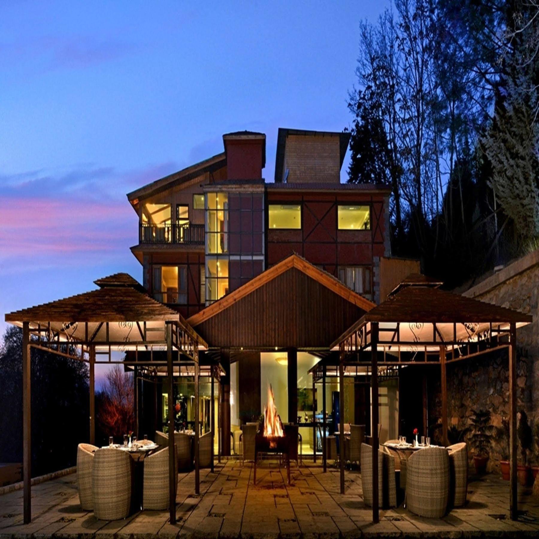 Golden Tulip Srinagar Hotel Exterior photo