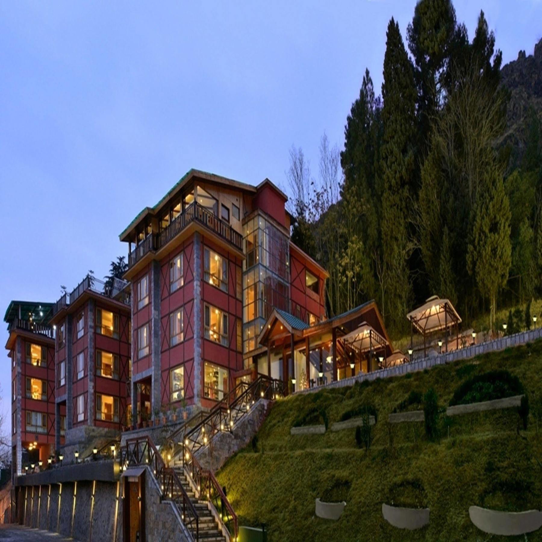 Golden Tulip Srinagar Hotel Exterior photo
