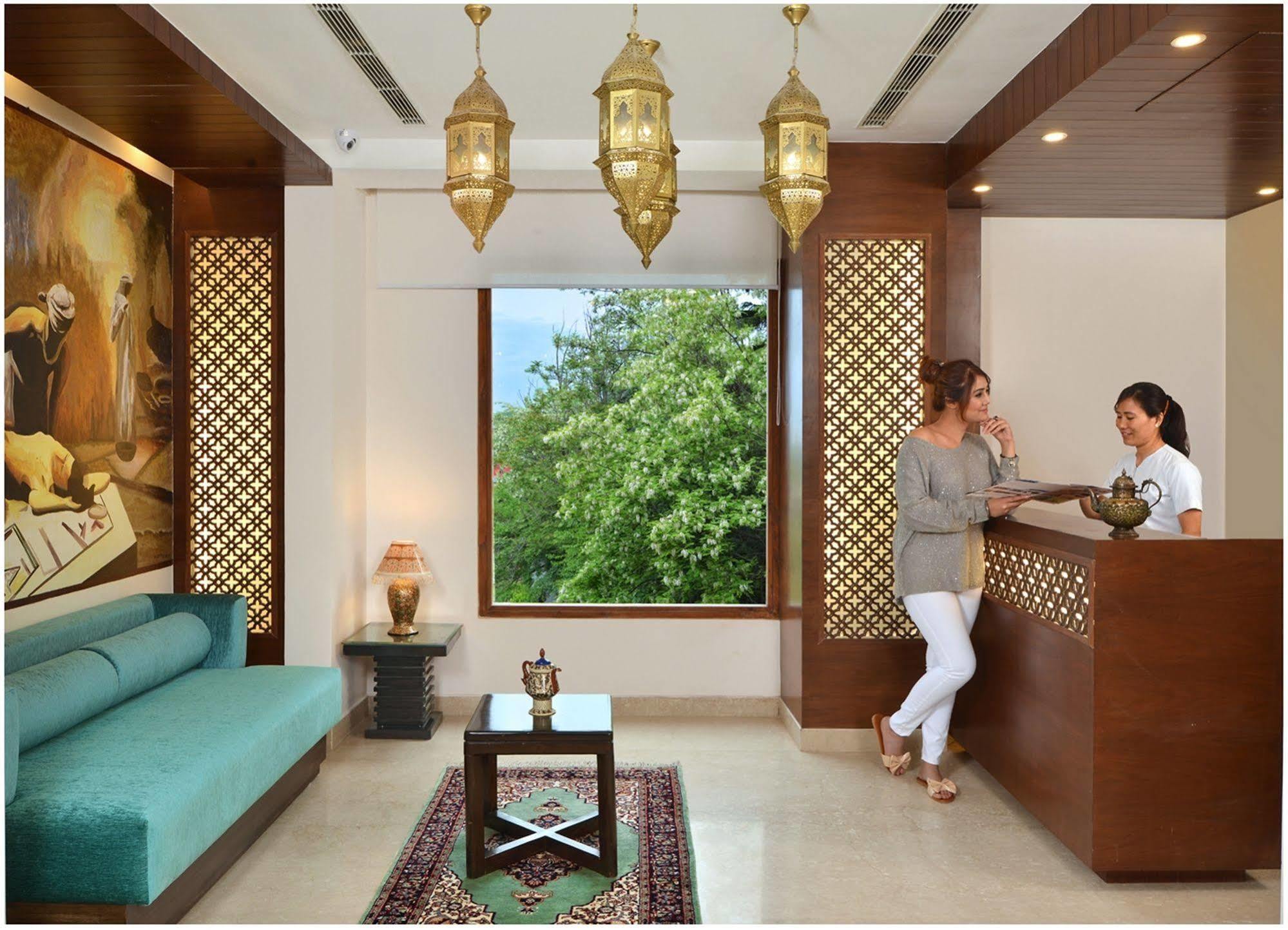 Golden Tulip Srinagar Hotel Exterior photo