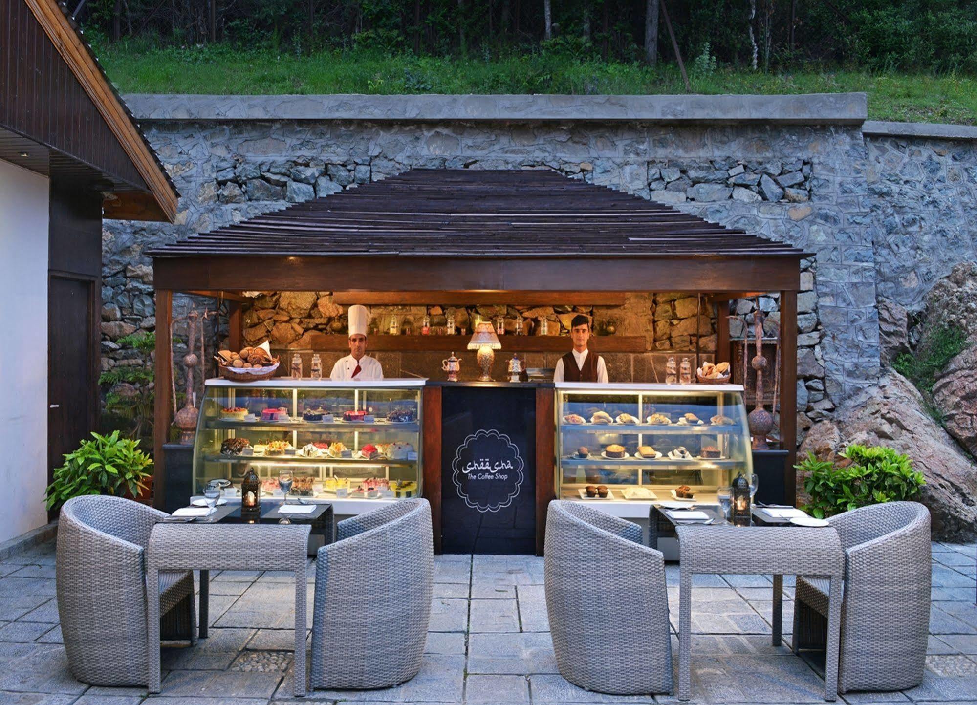 Golden Tulip Srinagar Hotel Exterior photo