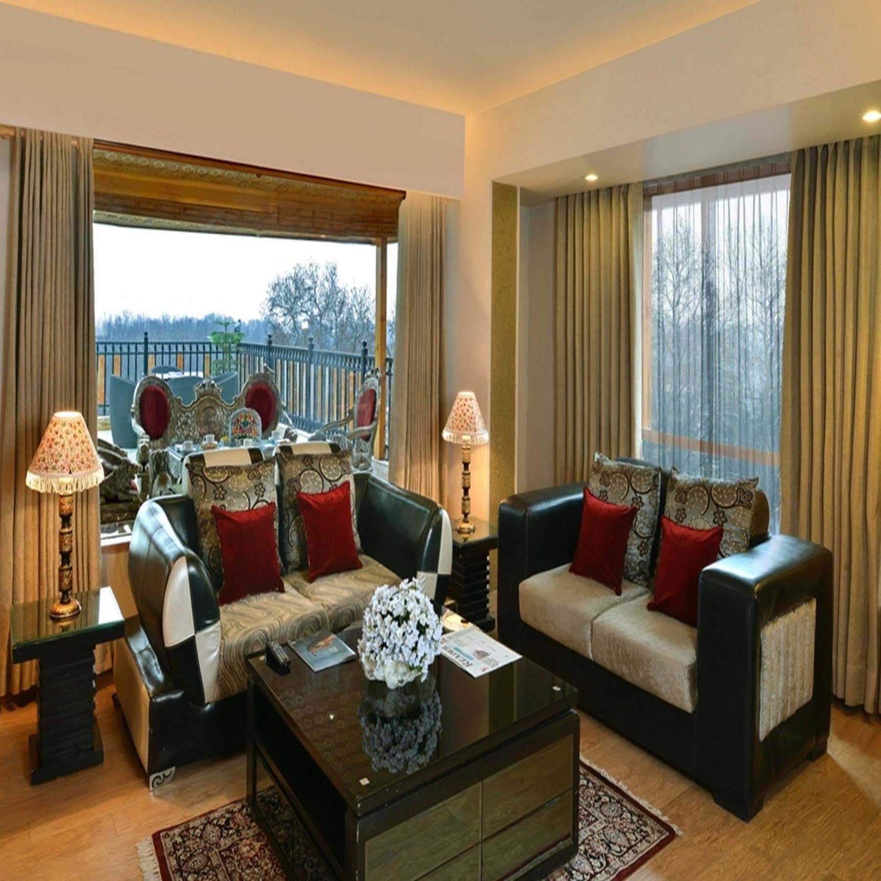 Golden Tulip Srinagar Hotel Exterior photo