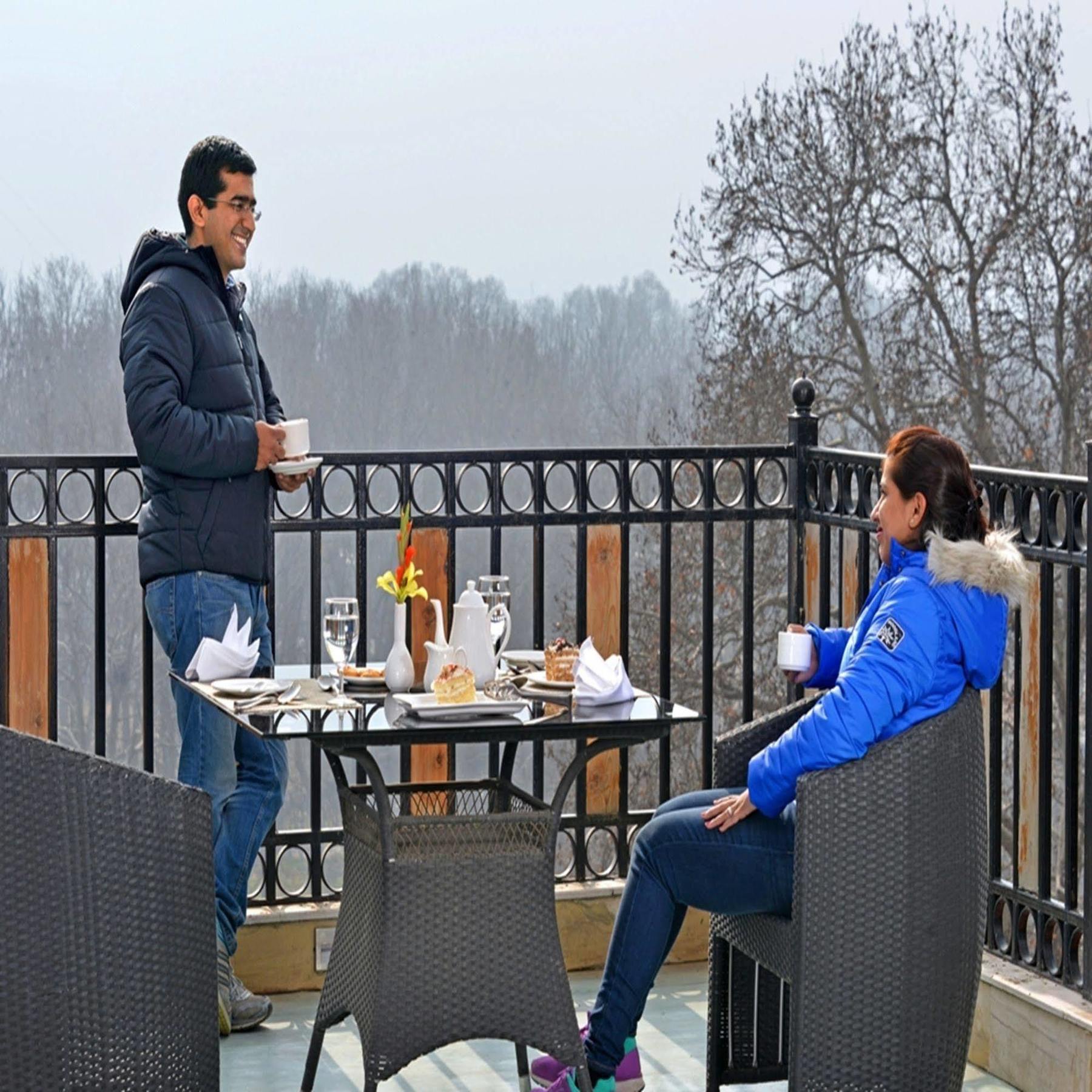 Golden Tulip Srinagar Hotel Exterior photo