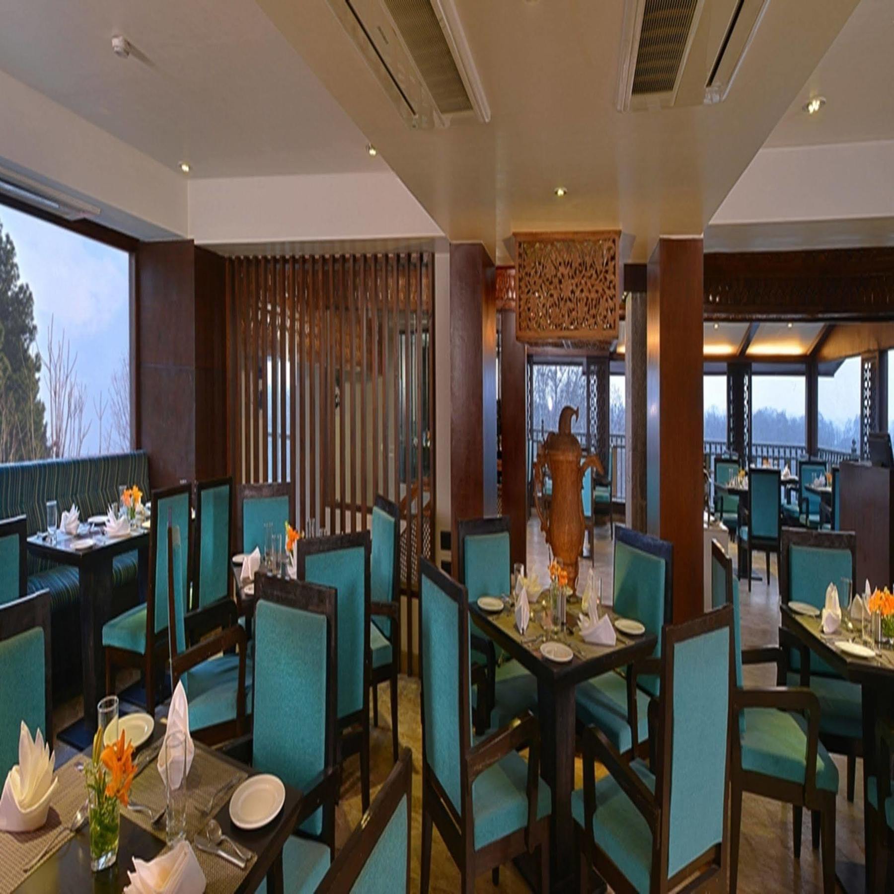 Golden Tulip Srinagar Hotel Exterior photo