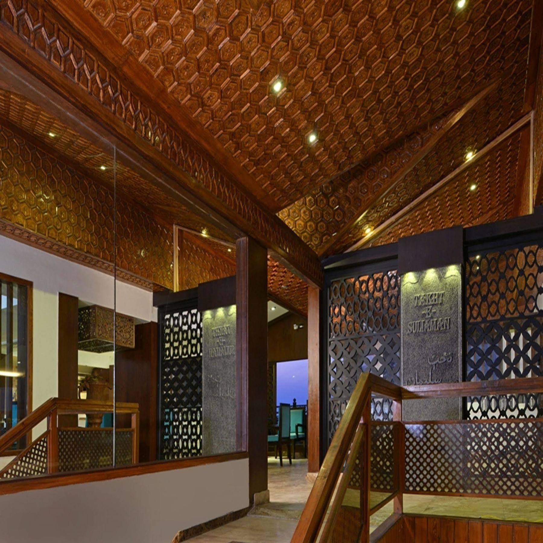 Golden Tulip Srinagar Hotel Exterior photo