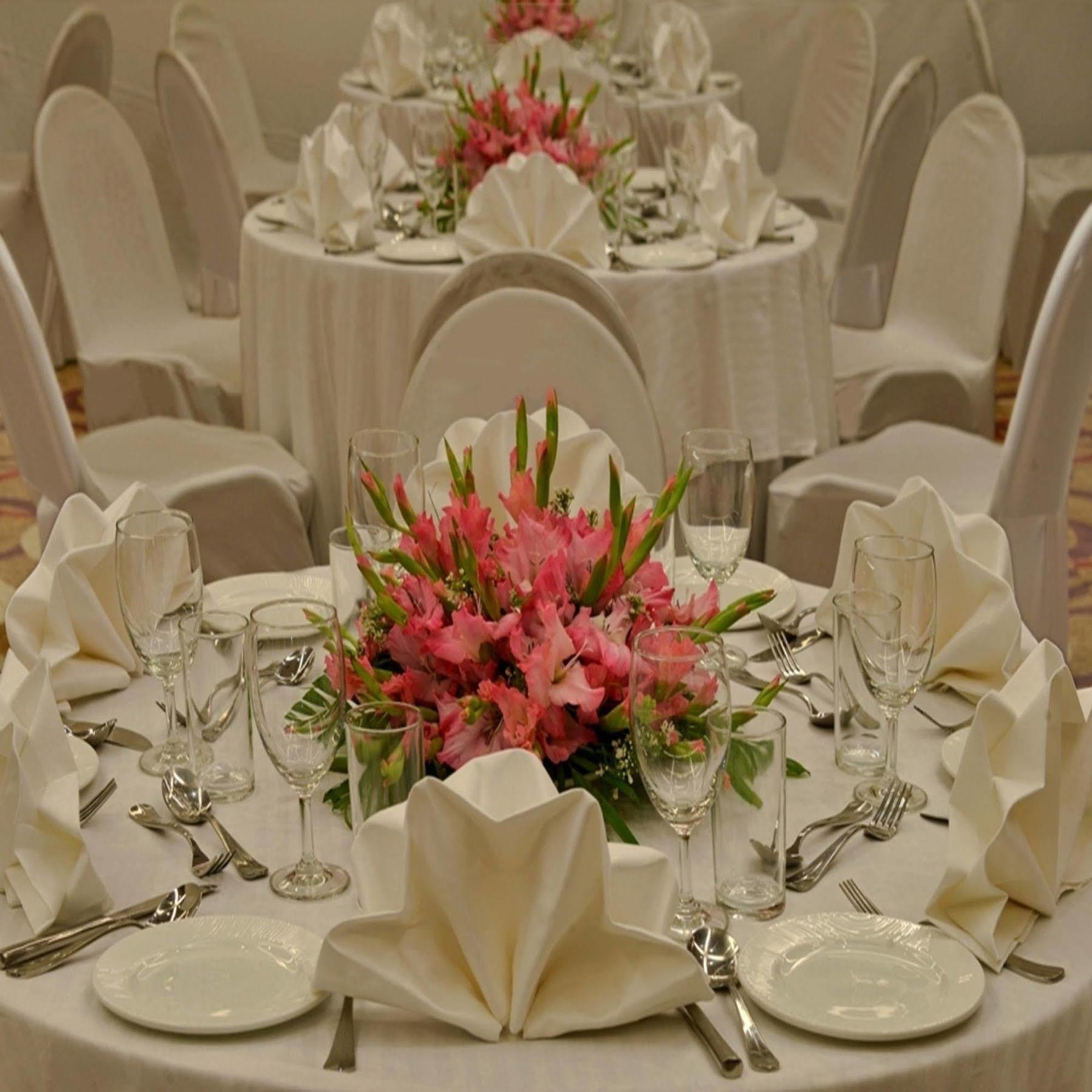 Golden Tulip Srinagar Hotel Exterior photo